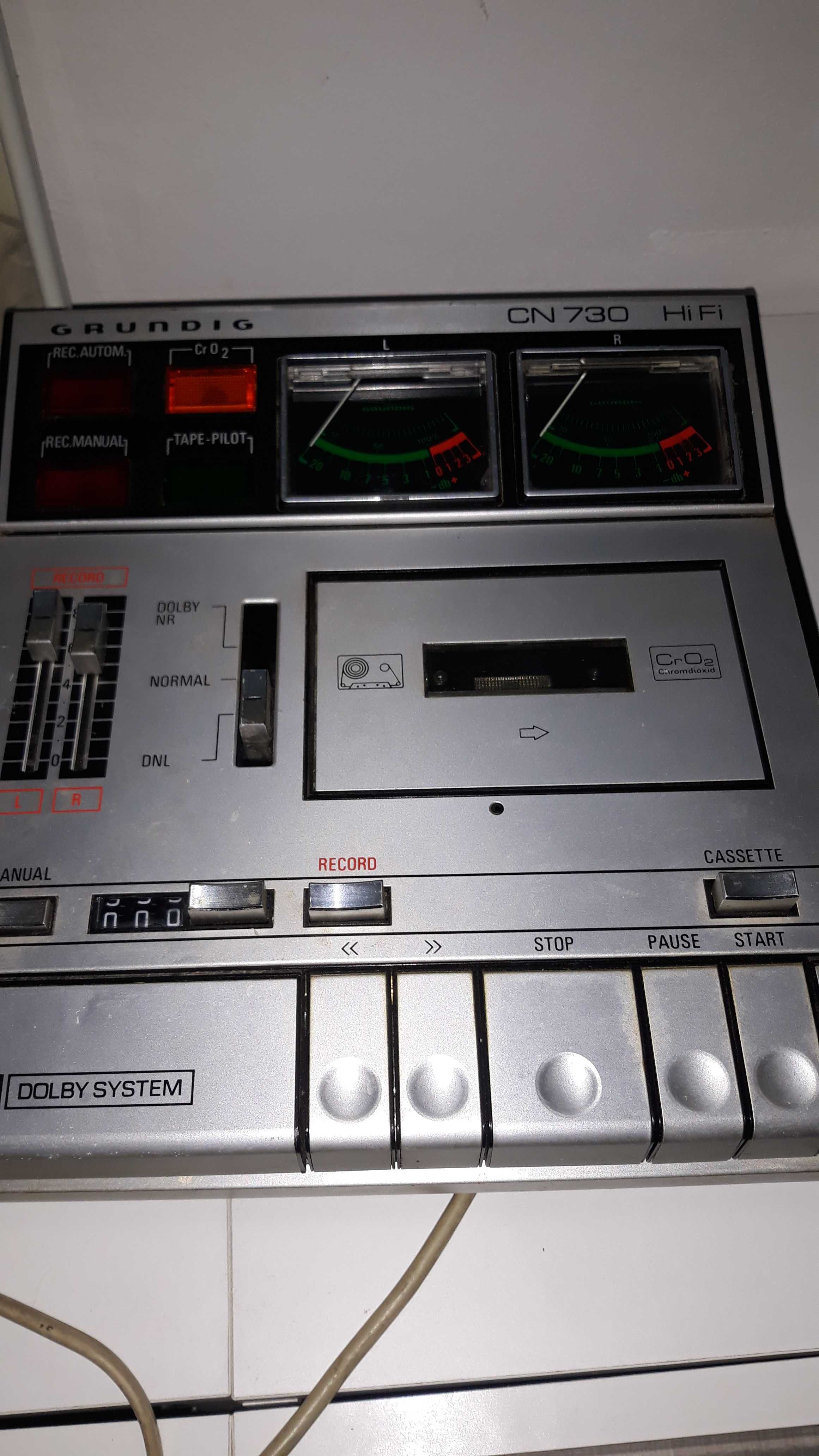 Magnetofon Grundig model cn730 hi fi