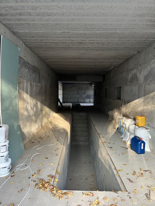 Оренда гаража Виставка 200 грн за кв. метр