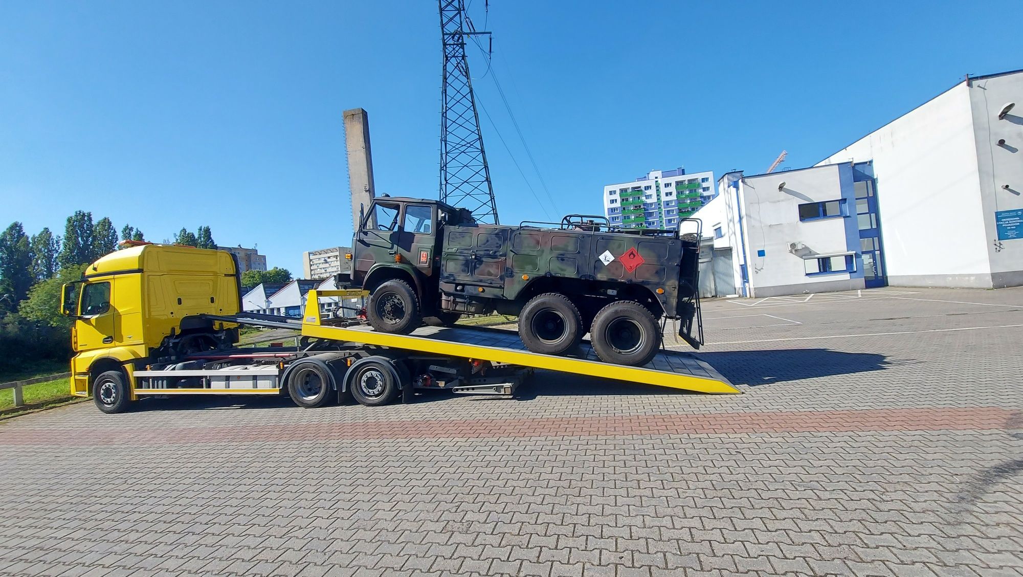 Załadunek rozładunek wózków widłowych aut z naczep ramp