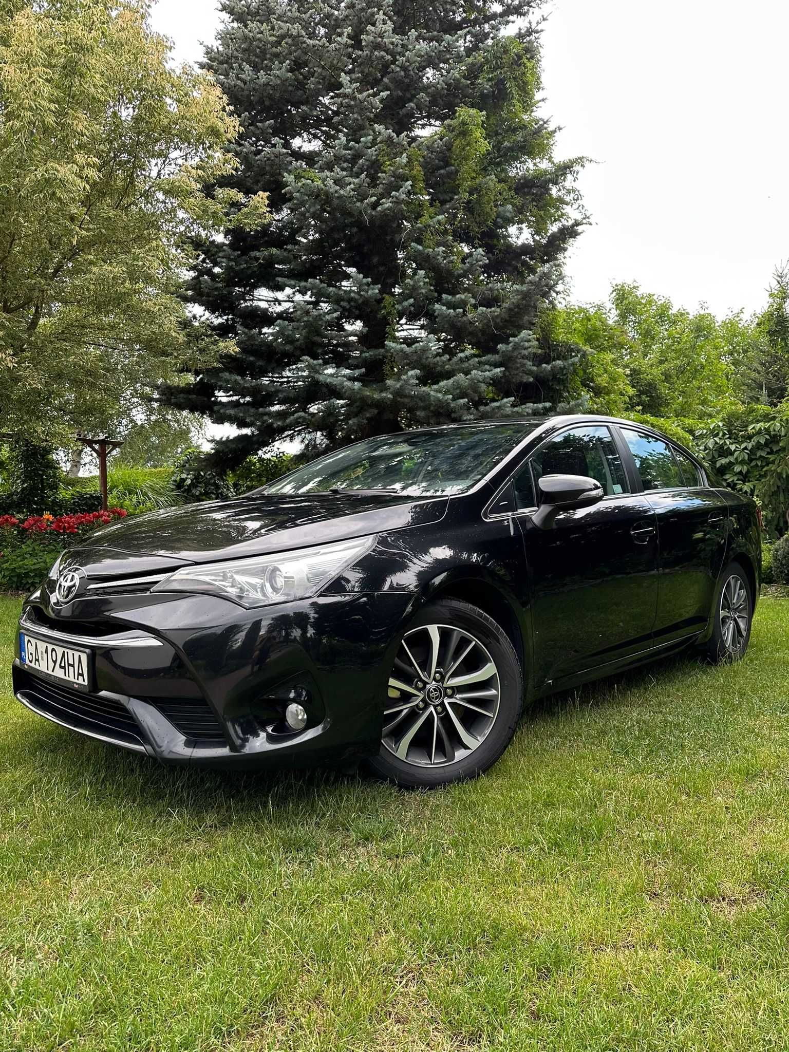 Sprzedam Toyotę Avensis
