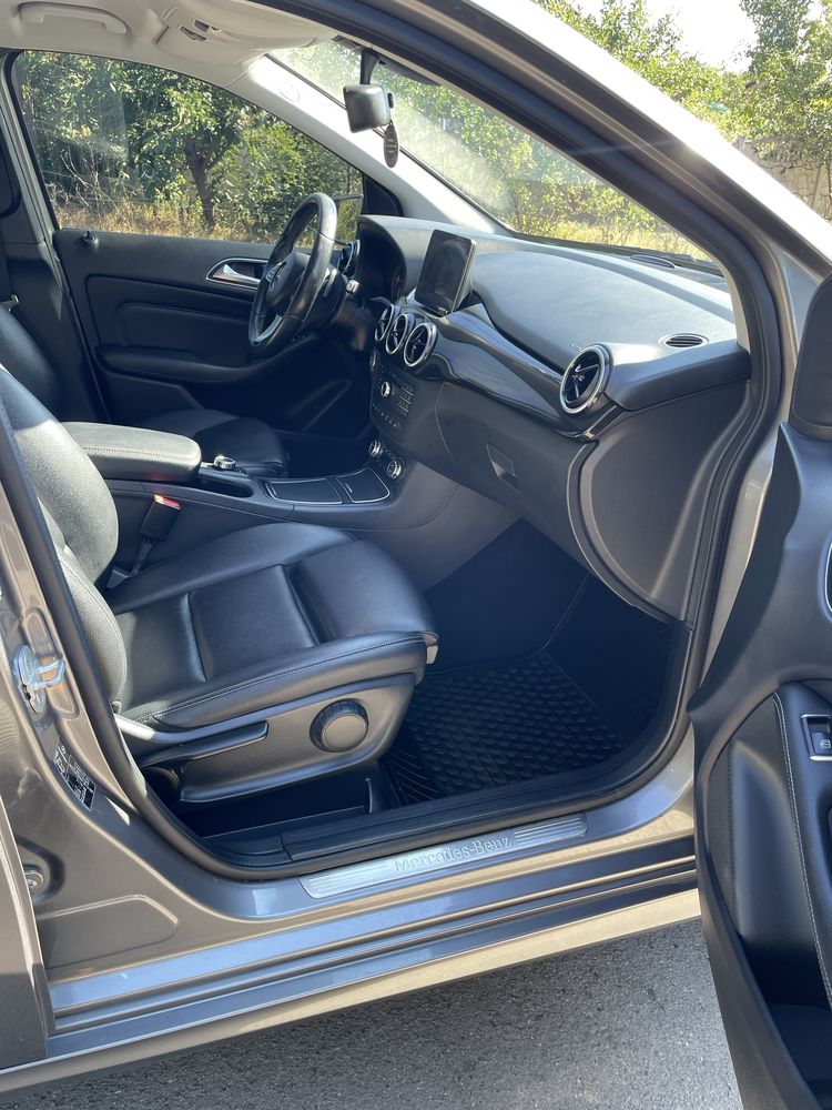 Продам Mercedec b250e