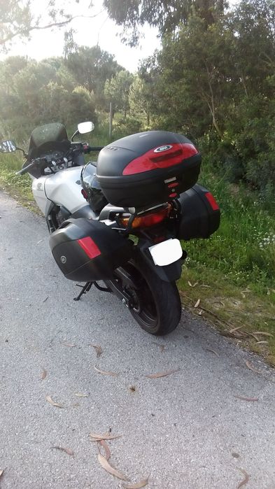 Honda CBF 600 SA com malas laterais e top case Givi
