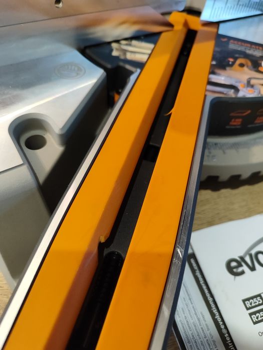 Piła ukosowa z posuwem Evolution R255SMS, jak nowa, rok 2024