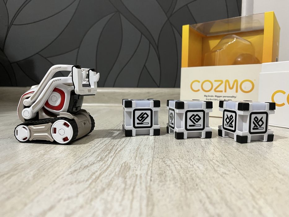 Anki Сozmo робот Козмо kozmo