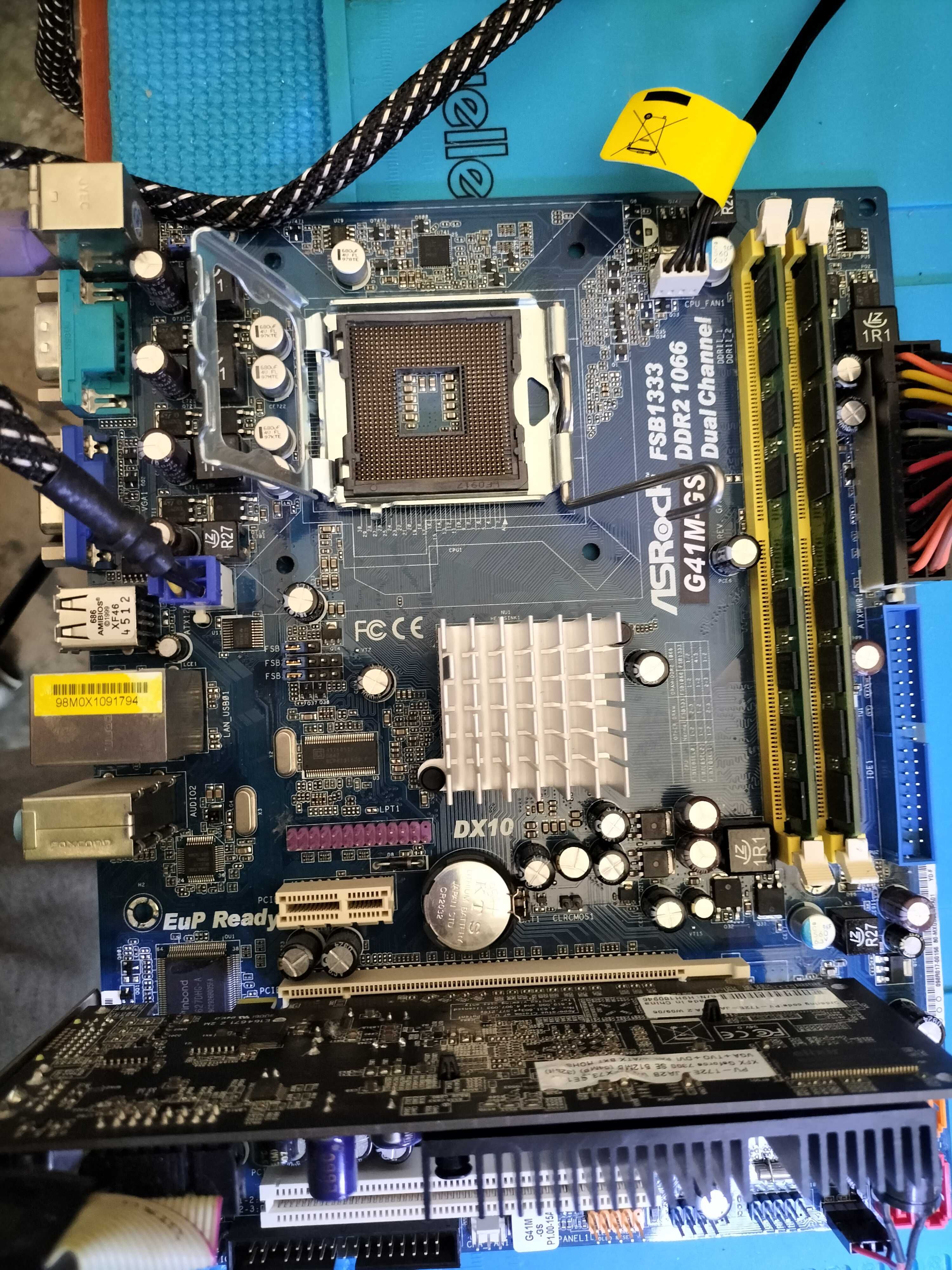 Motherboard AsRock G41M-GS + CPU INTEL Q9300 (quadcore) + 4gb de ram