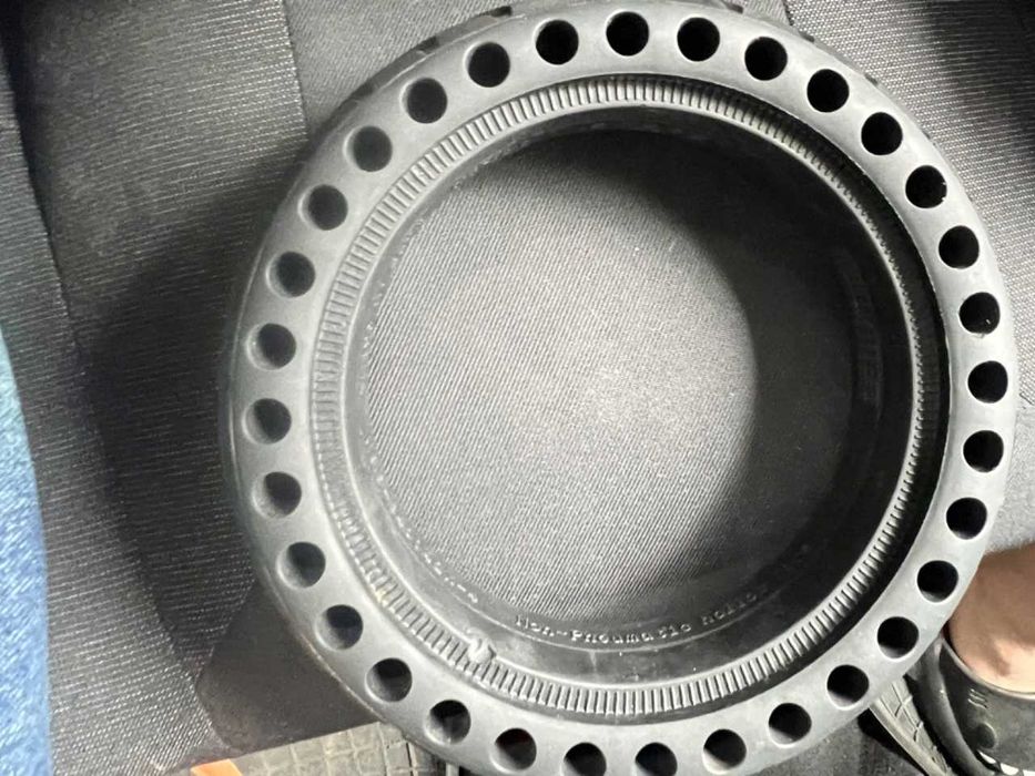 Opona Hulajnogi Xiaomi M365 PRO PRO2 1S Essential Bezdętkowa 8.5x2''