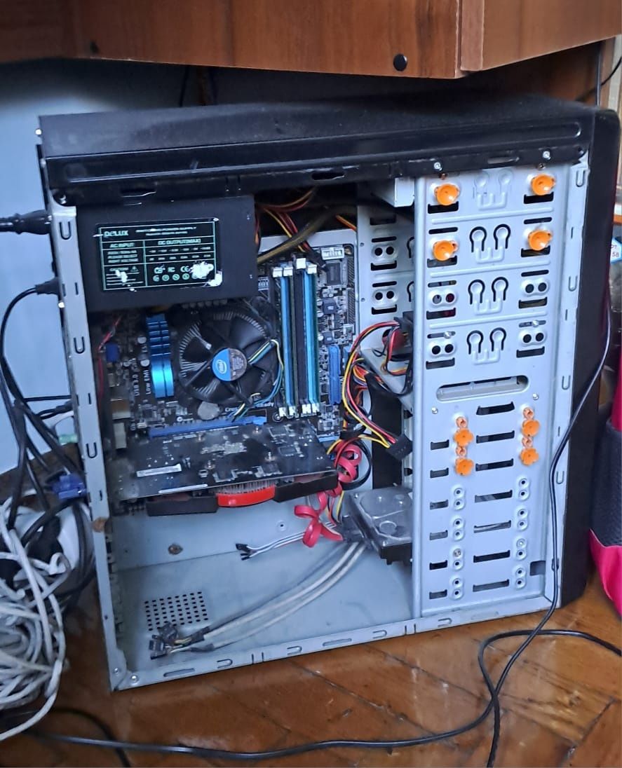 Intel Core i7 3,4 GHz, Nvida geforce gt630