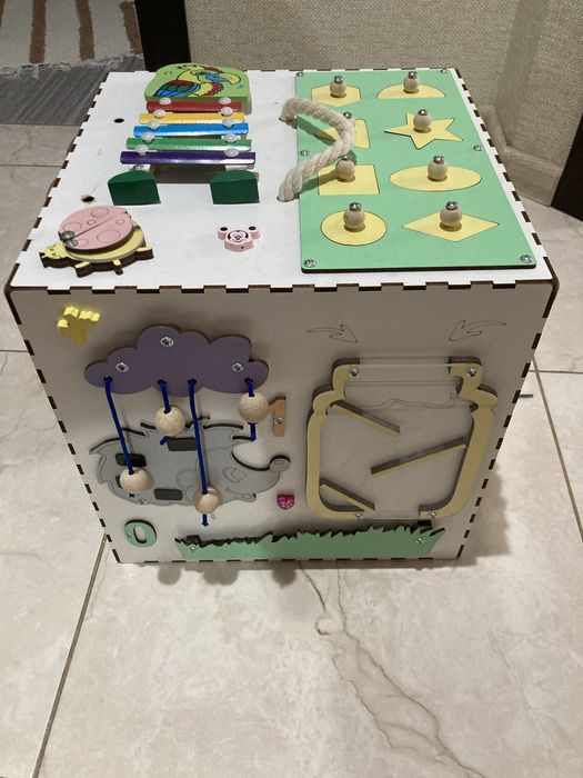 Бізікуб дитячий, повна комплектація