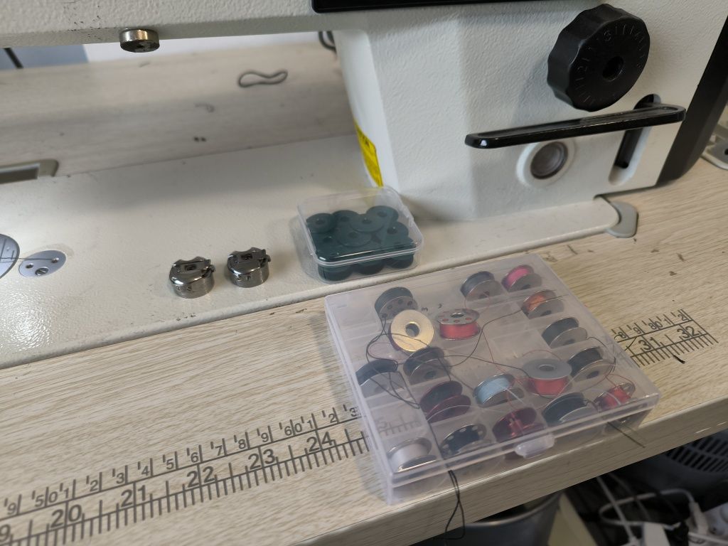 Automatyczna stebnówka Zoje ZJ9000E-D4S-TP-02 SET - do lekkich i śr