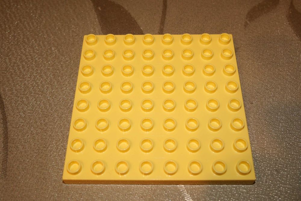 Lego Duplo klocki płytka duża plaska kwadratowa 8 x 8 pin oczek żółta