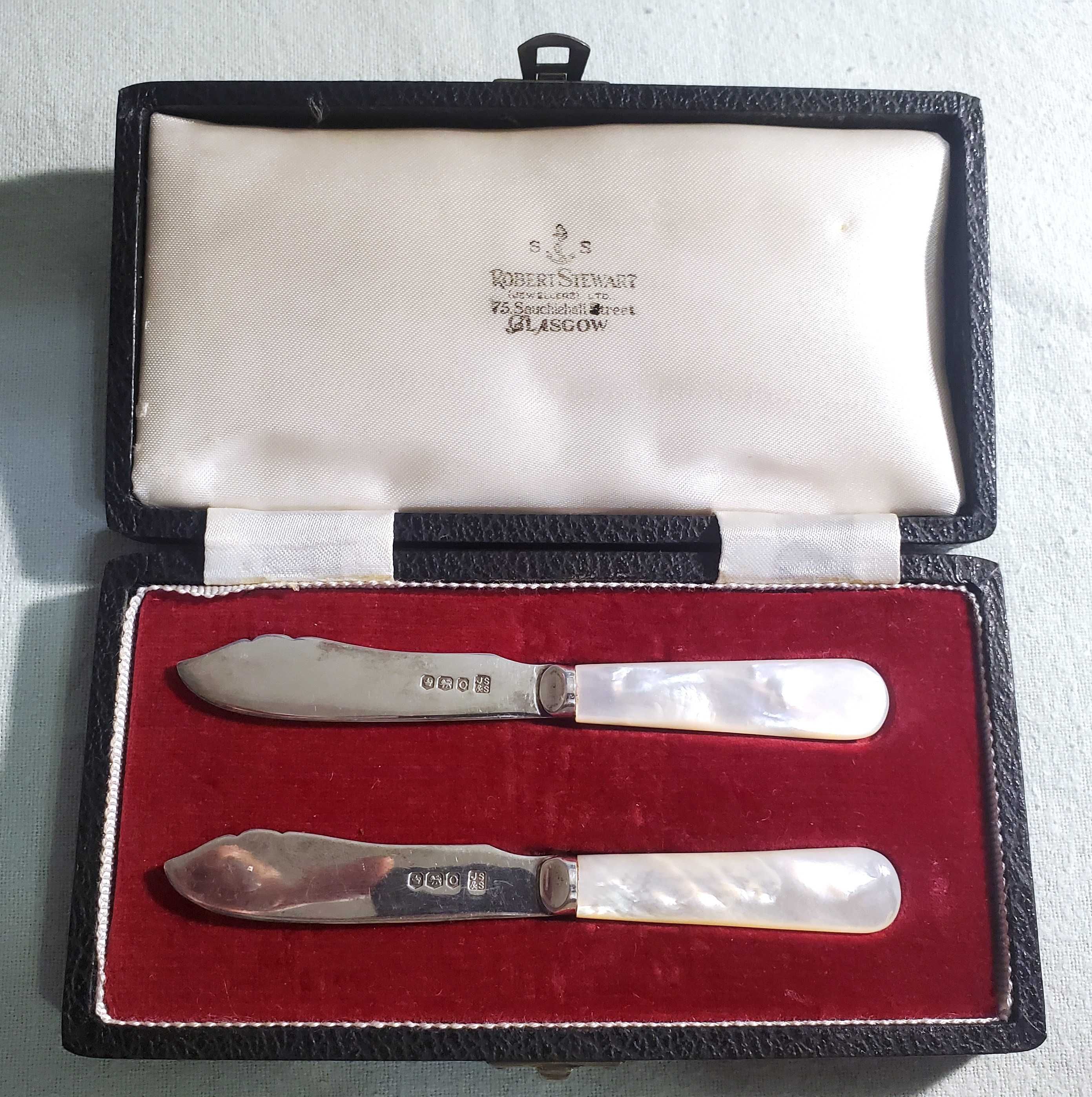 Новые Серебрянные ножи с перламутровой ручкой-Великобритания. Комплект