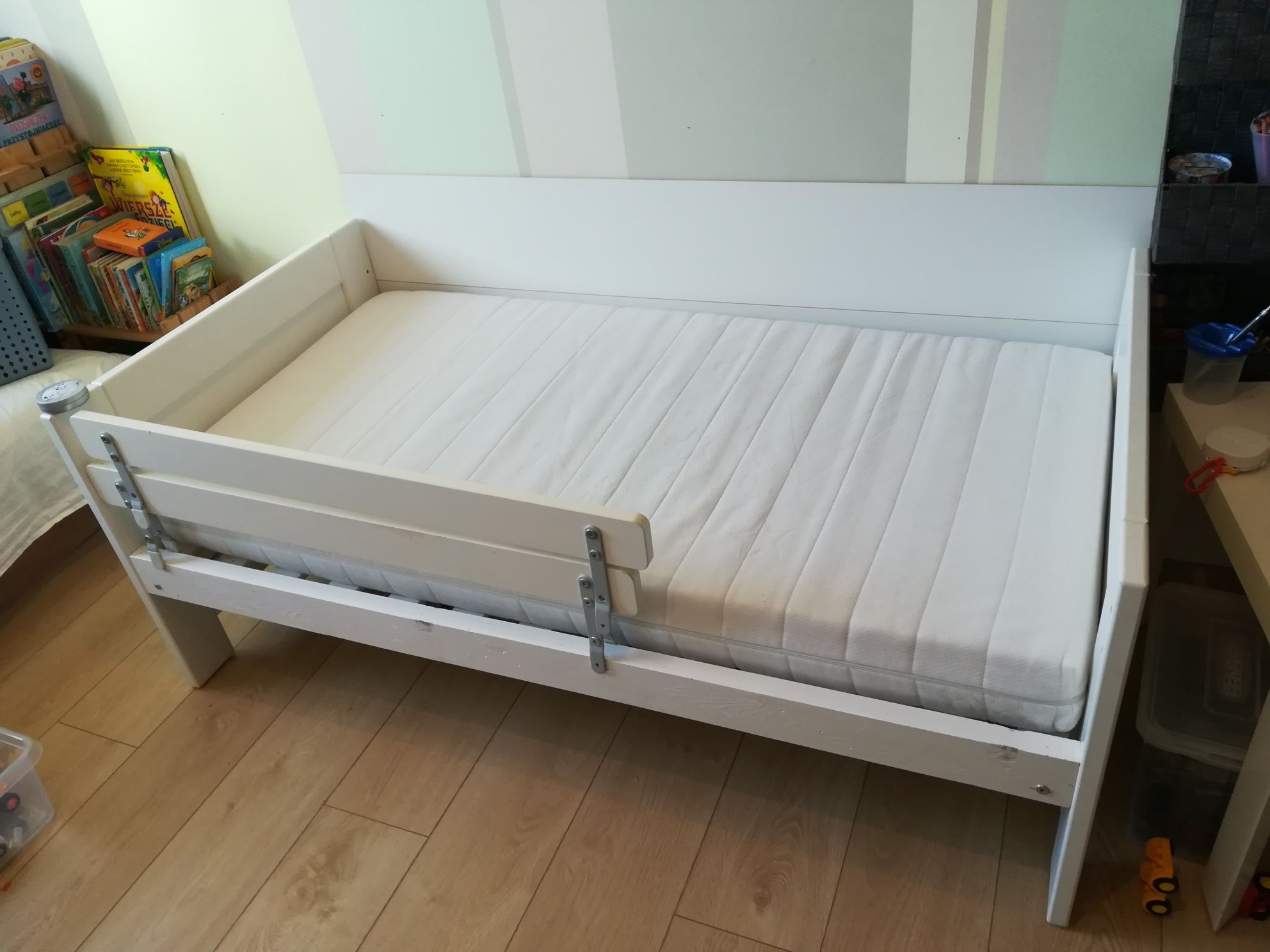 Łóżeczko bez szczebelków + materac Hilding 140 x 65 cm