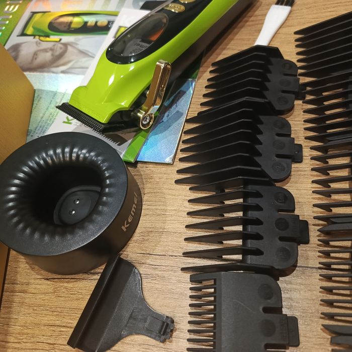 Profesjonalna maszynka do strzyżenia włosów KEMEI dla mężczyzn,
