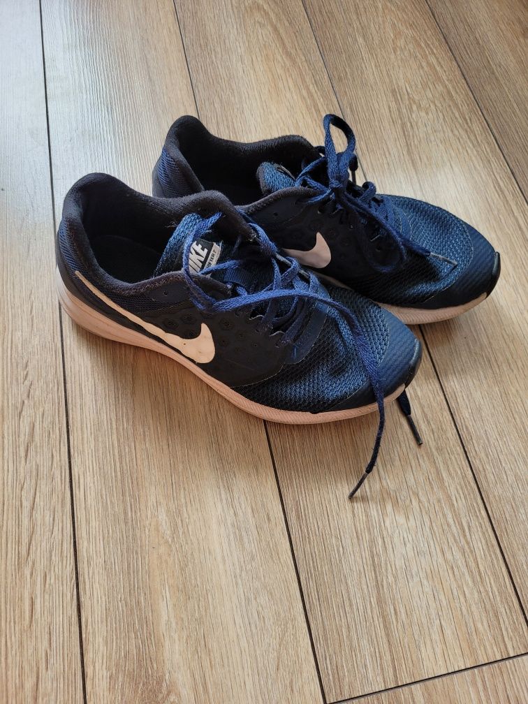 Buty NIKE 36,5 granatowe