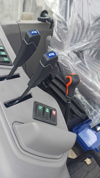 Трактор Ловол 504 Pro з кабіною+ кондиціонер, синхронна коробка