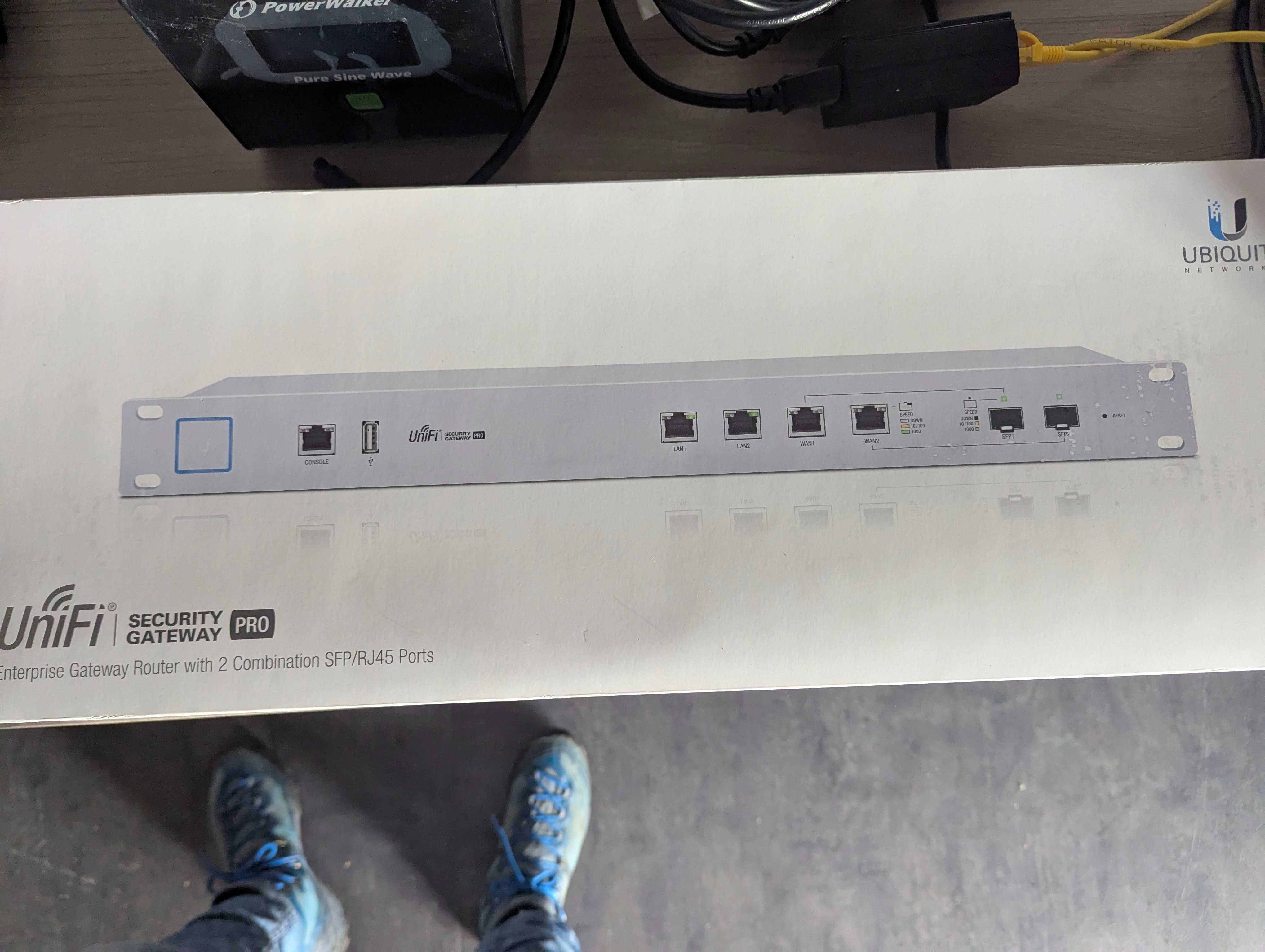 Zarządzalna brama sieciowa  Ubiquiti Unifi USG-PRO-4 -