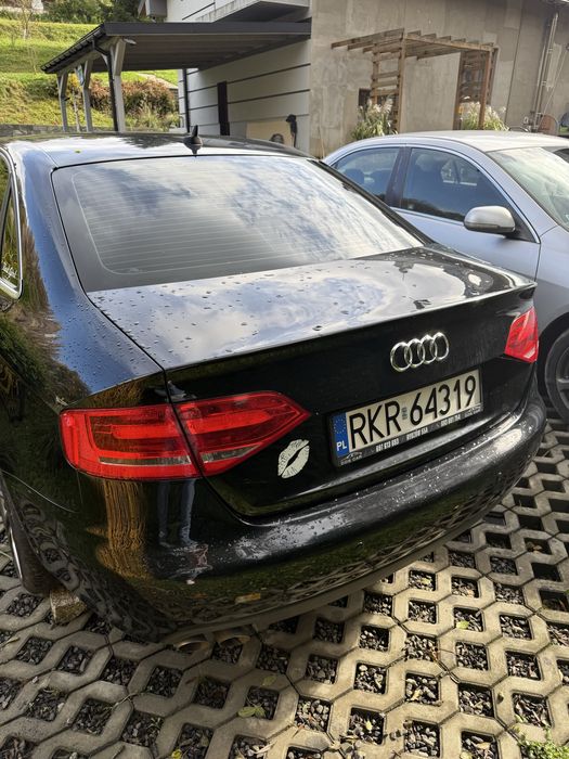 Samochód audi a4b8 na części