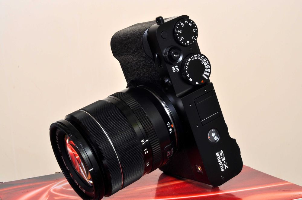 Fuji X-E5 Nova, garantia + Fuji XF 18x55 F: 2.8-4.8 Em estado novo.