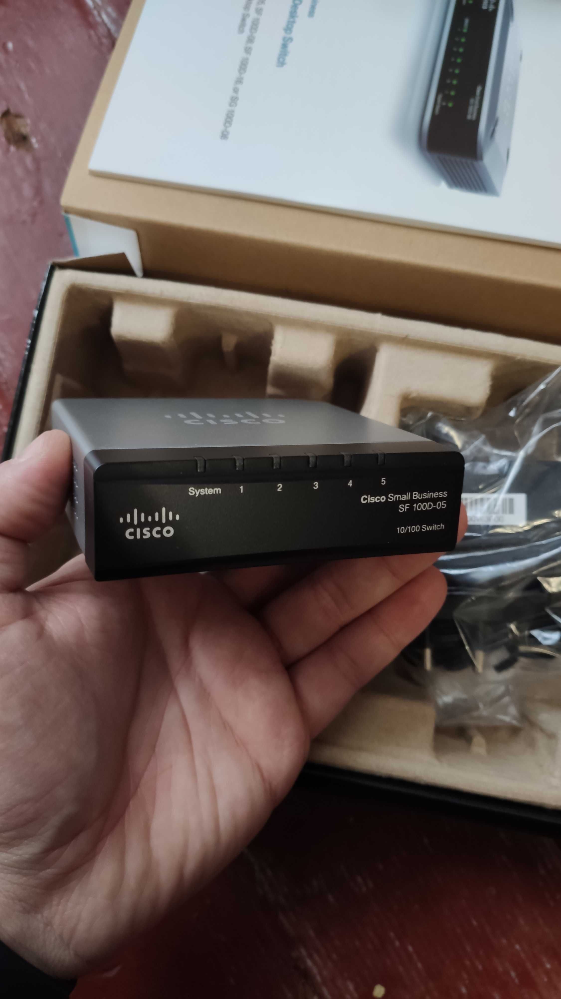 Комутатор  Cisco SF100D-05 Desktop Switch