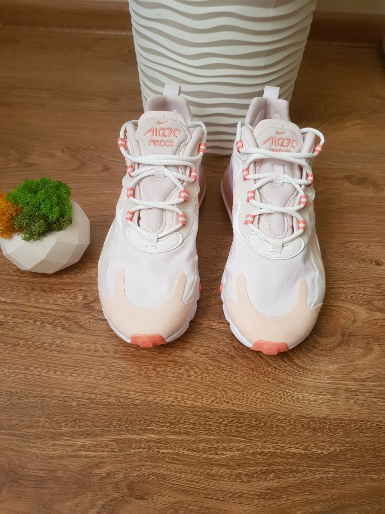 Кросівки Nike Air Max 270 React 38,5 р