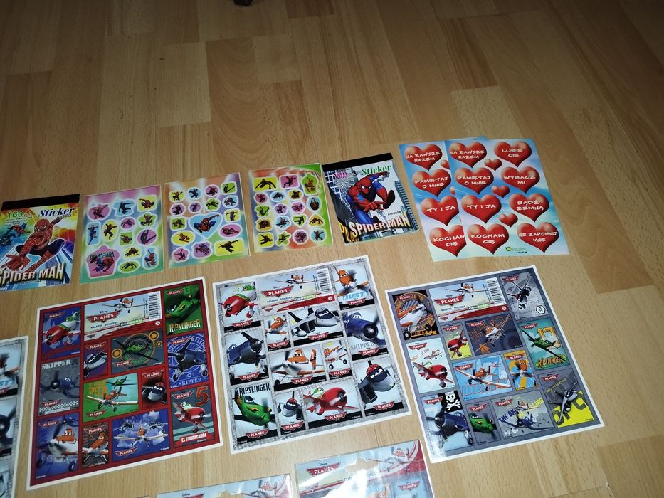 Zestaw naklejek.. naklejki mix.. polecam..