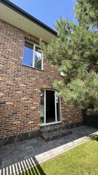 Таунхаус із чистовим наповненням у Стоянці біля рекреаційної зони