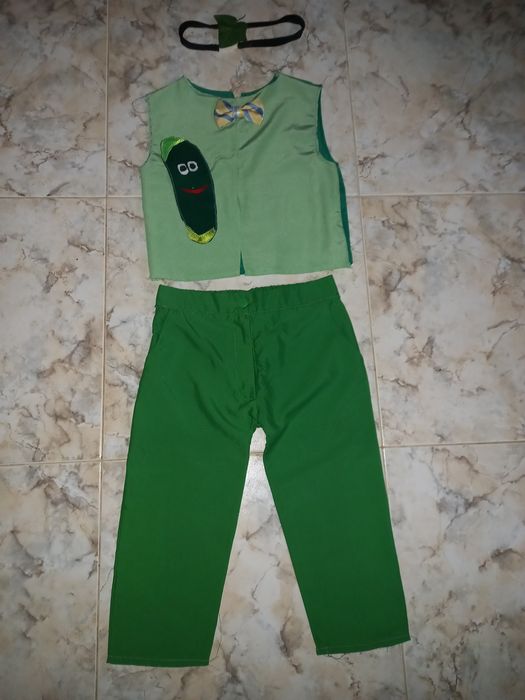 Костюм осіннє свято:огірок, ,кукурудза,,цибуля,бурячок,баклажан,помідо