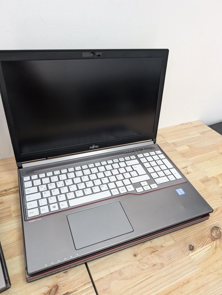 Ноутбуки Fujitsu LIFEBOOK E756 Core  I5-I7  Є кількість