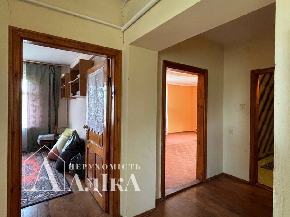 Продам 2-поверховий будинок в хорошій локації