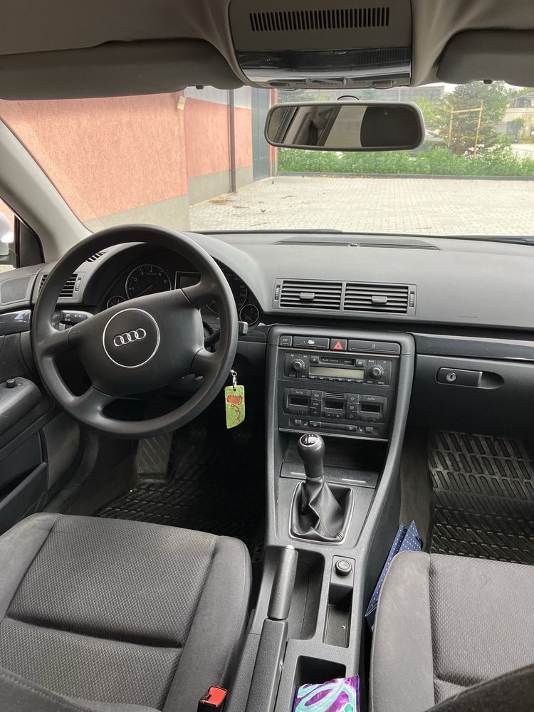 Audi A4B6 Avant srebrny  2.0 Benzyna 150 koni Manual 115 tys.km