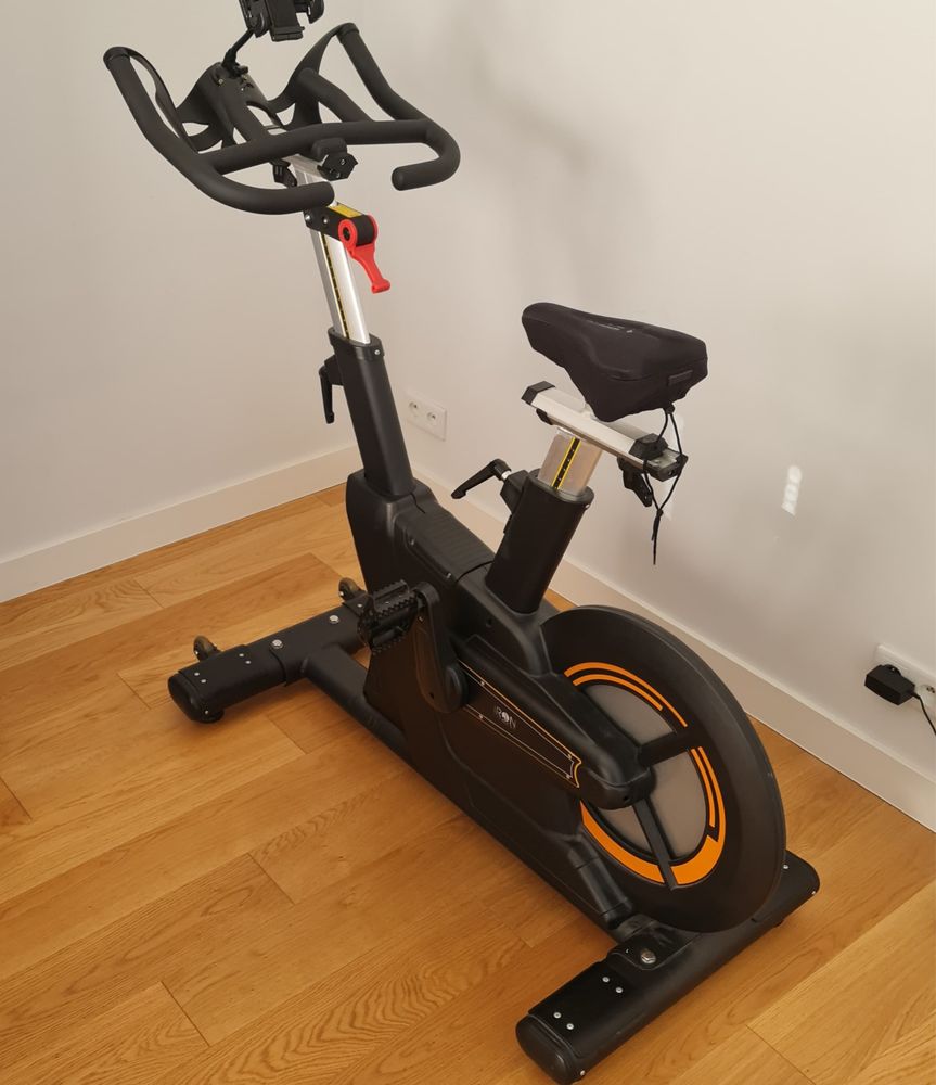 Rower stacjonarny treningowy spinningowy