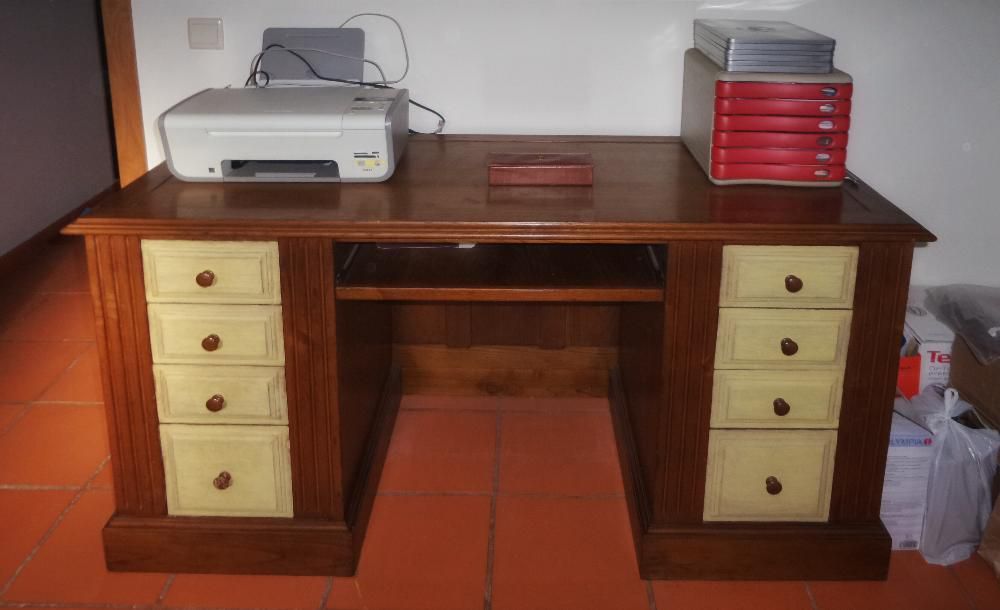 Quarto ou escritorio. TUDO 868€. 2 peças desde 588€.