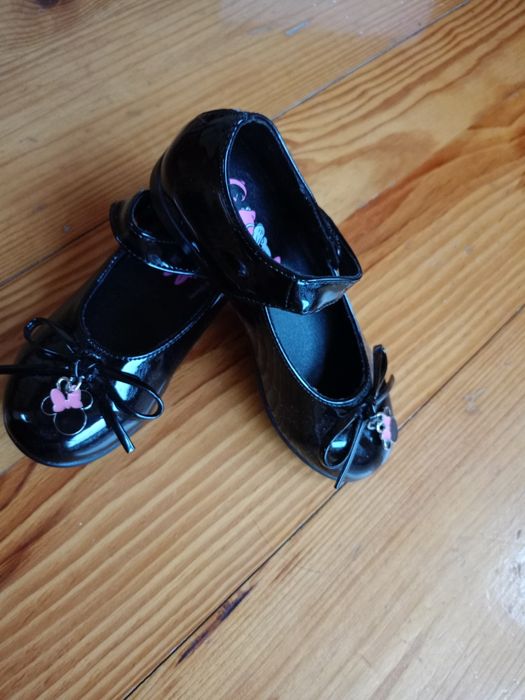 Lakierki z Myszką Minnie