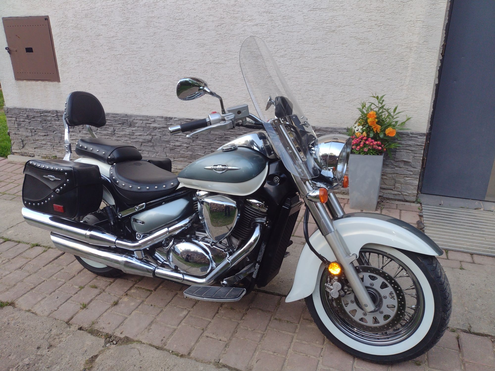 Suzuki VL 800 intruder