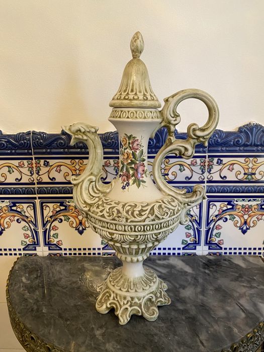 Jarra grande com motivos florais