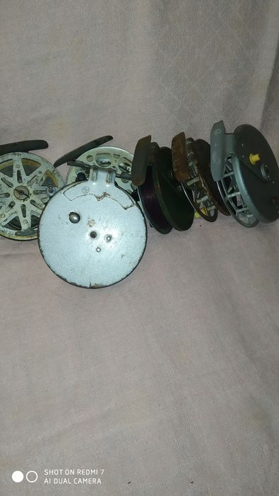 Продам рыболовные снасти. Пять донок и шесть катушек. Всё из СССР.
