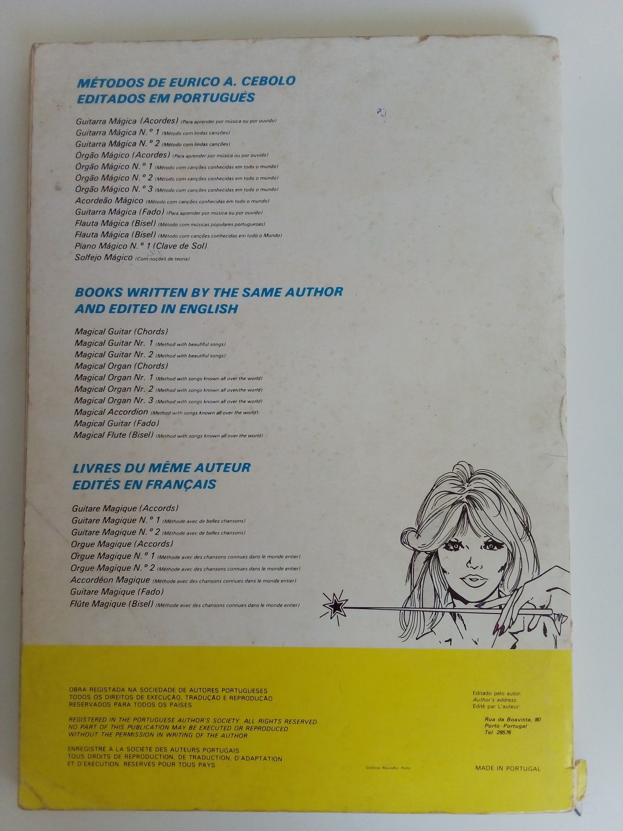 Acordeão Mágico com partituras musicais