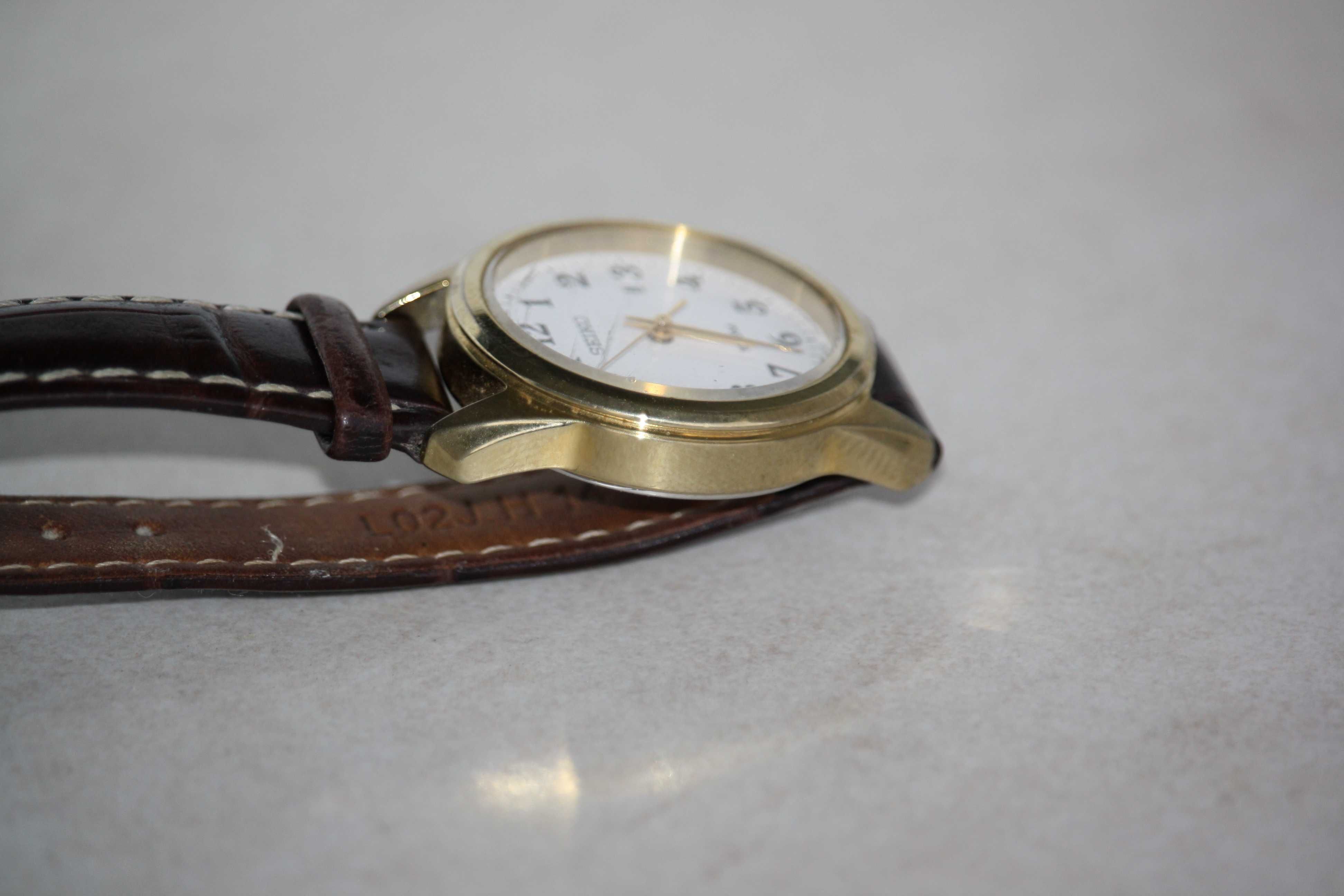 Zegarek damski Seiko 7n82-0hf0, kwarcowy