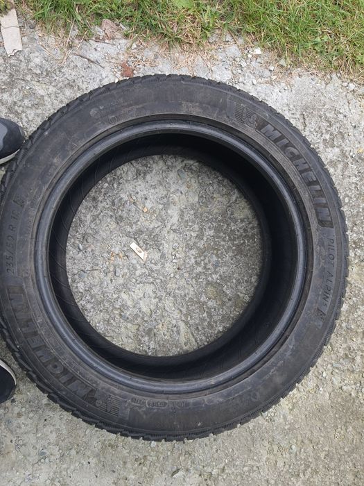 Opona zimowa  235 /50/18 Michelin