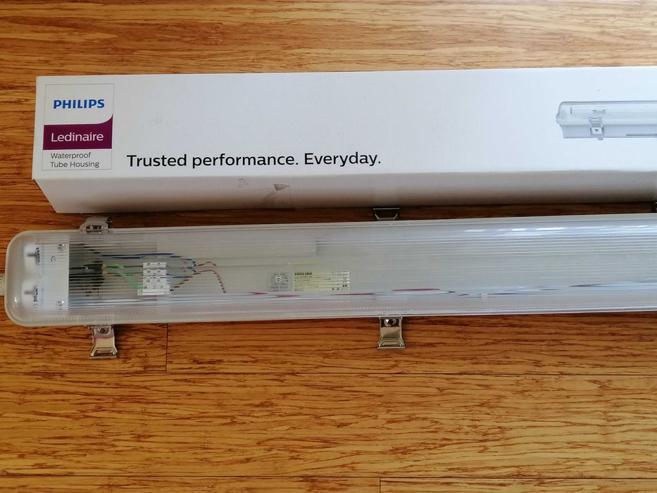 Philips oprawa sufitowa - NOWA x 4 szt + świetlówka Philips
