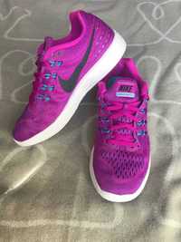 Женские кроссовки Nike Lunartempo 2 Running 39 размер