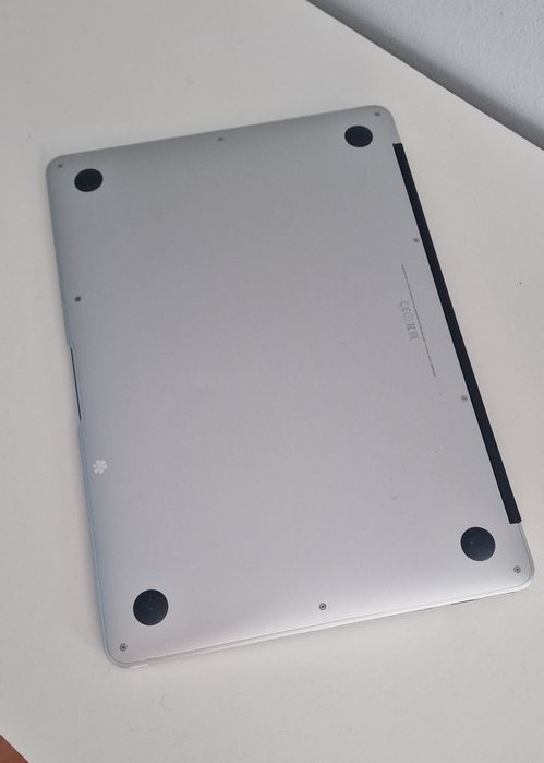 Apple MacBook Air 13 I7-1TB-8GB