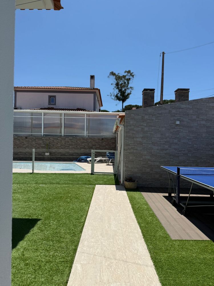 Livre Agosto!! Moradia V3 nova c/ piscina privada