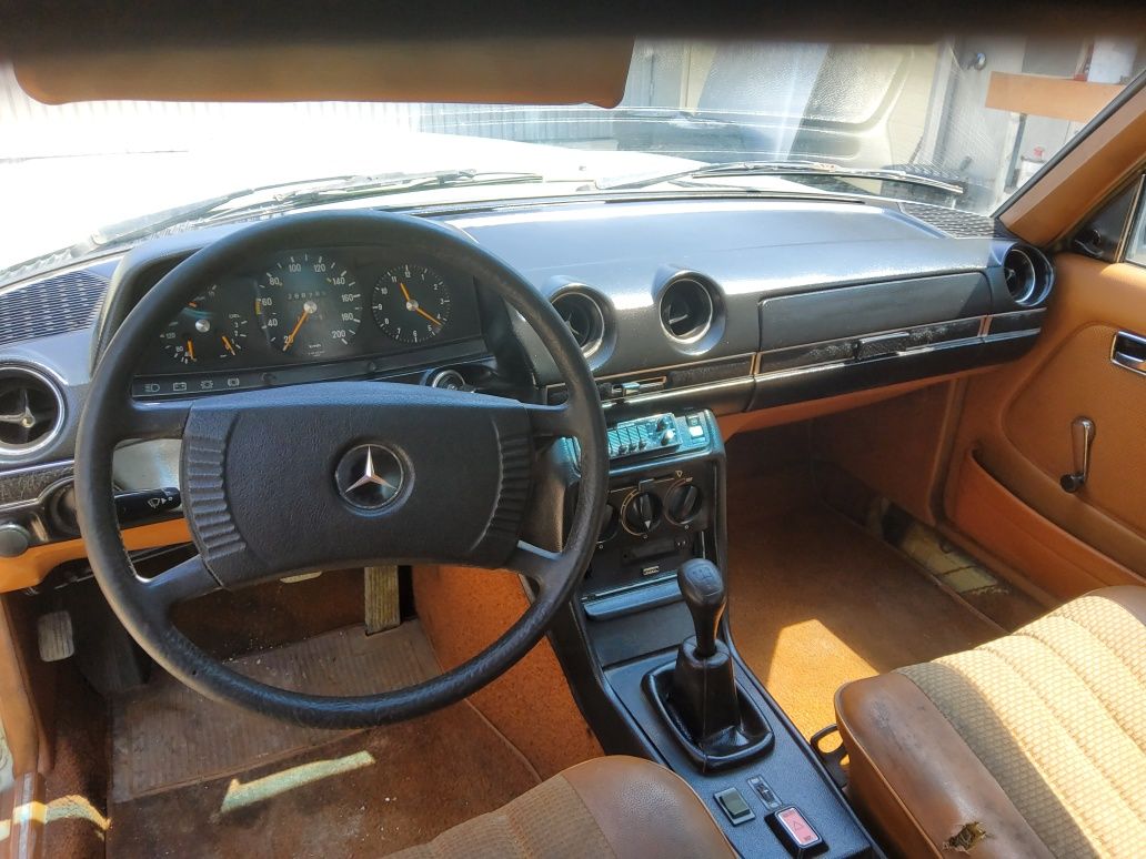 Mercedes w123 230