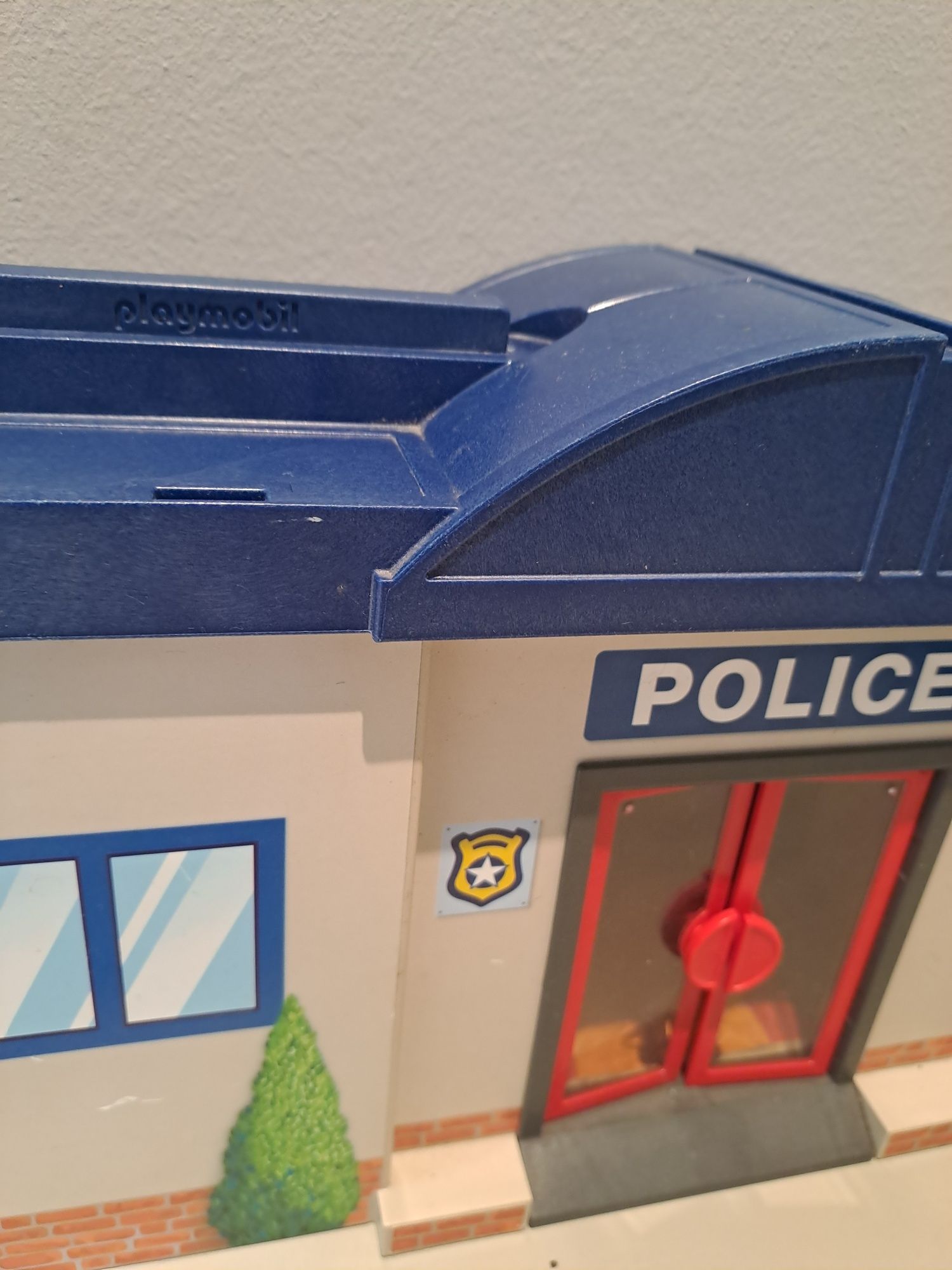 Конструктор набор в переносном чемодане Полицейский участок Playmobil