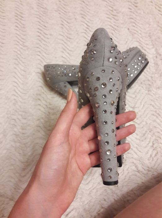 Туфлі в стразах