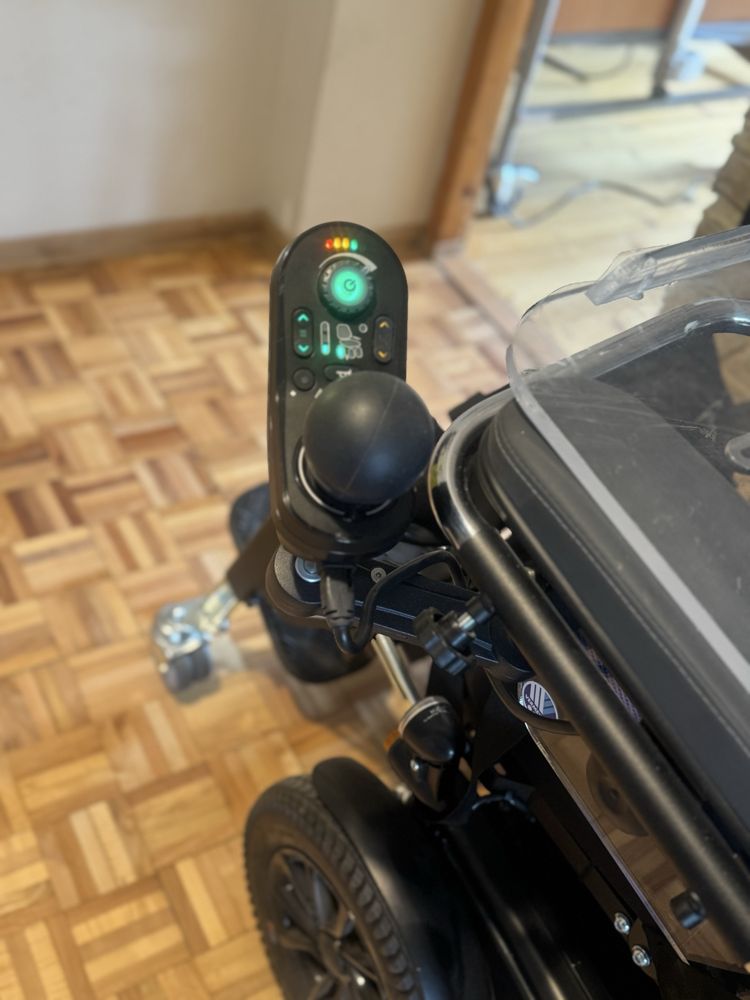 Wózek elektryczny z funkcją pionizacji TIMIX SU