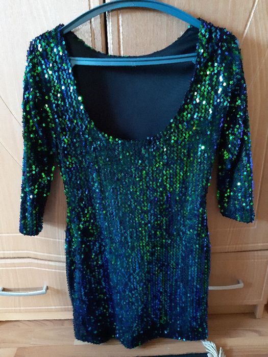 Продам плаття в паєтки в доброму стані , одягала 2 рази