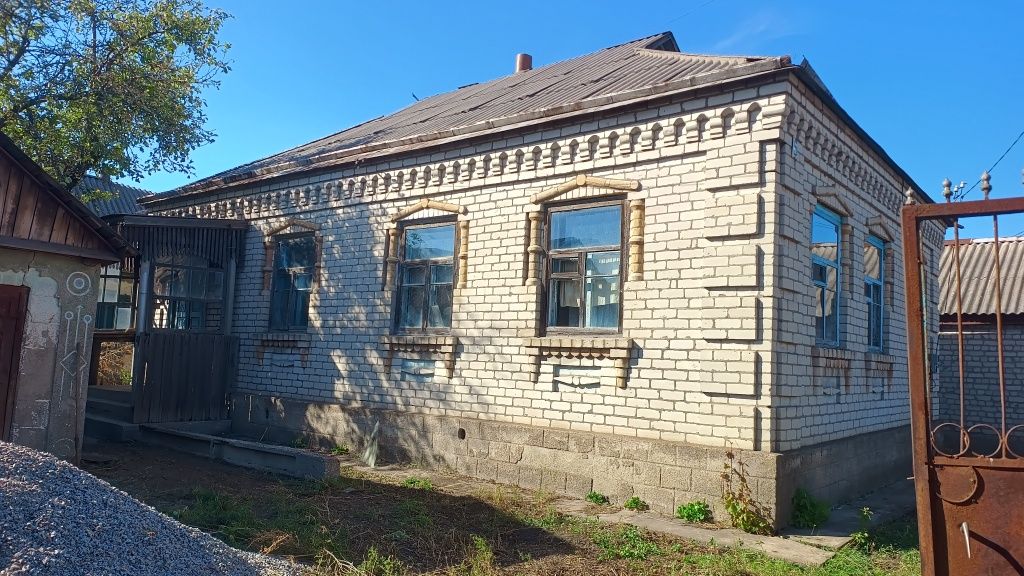 Продам великий гарний будинок  під ремонт