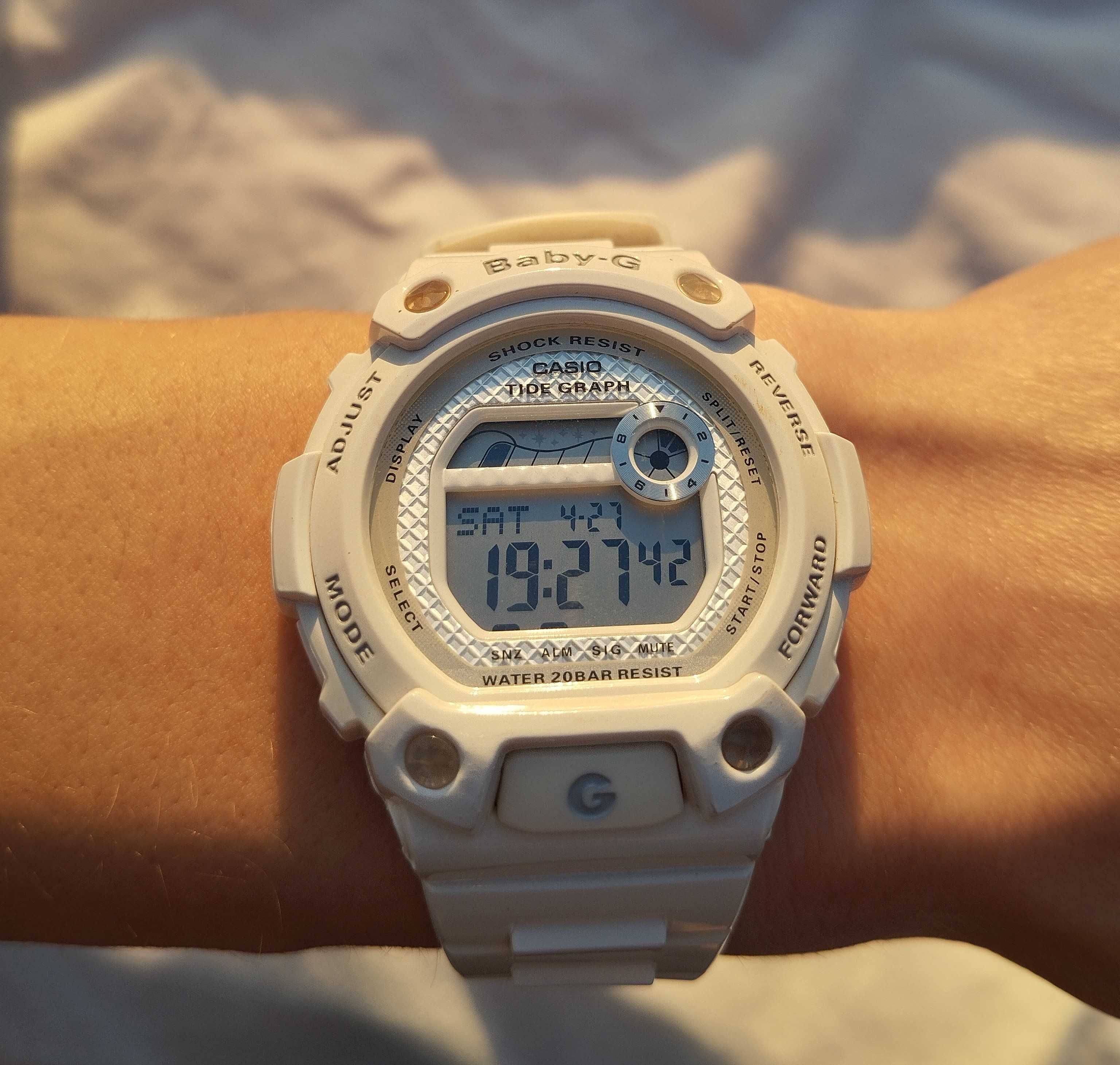 наручные часы CASIO BABY-G BLX-100-7ER белые, годинник